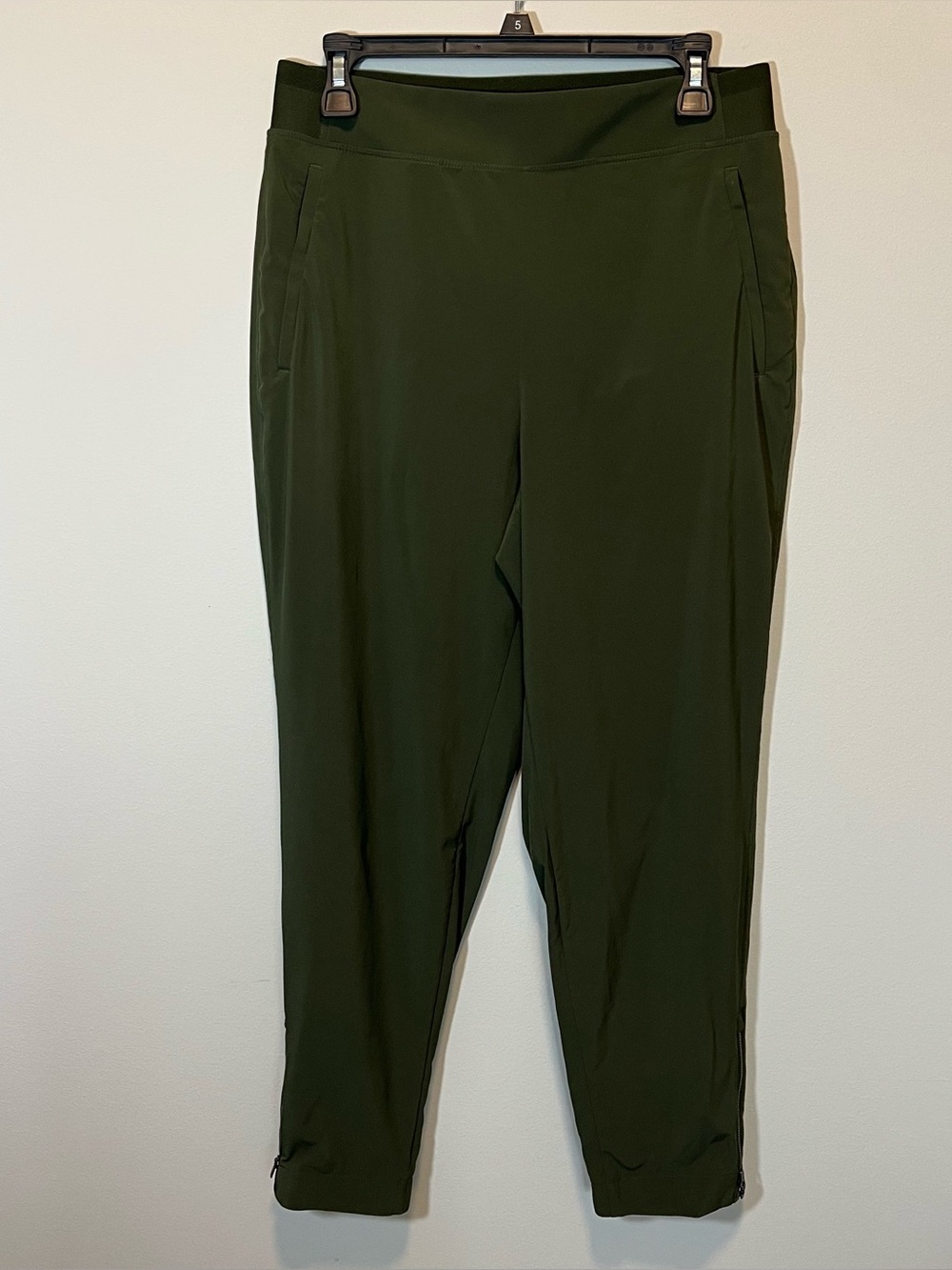 Athleta Women’s Olive‎ Green Joggers Pants 8
